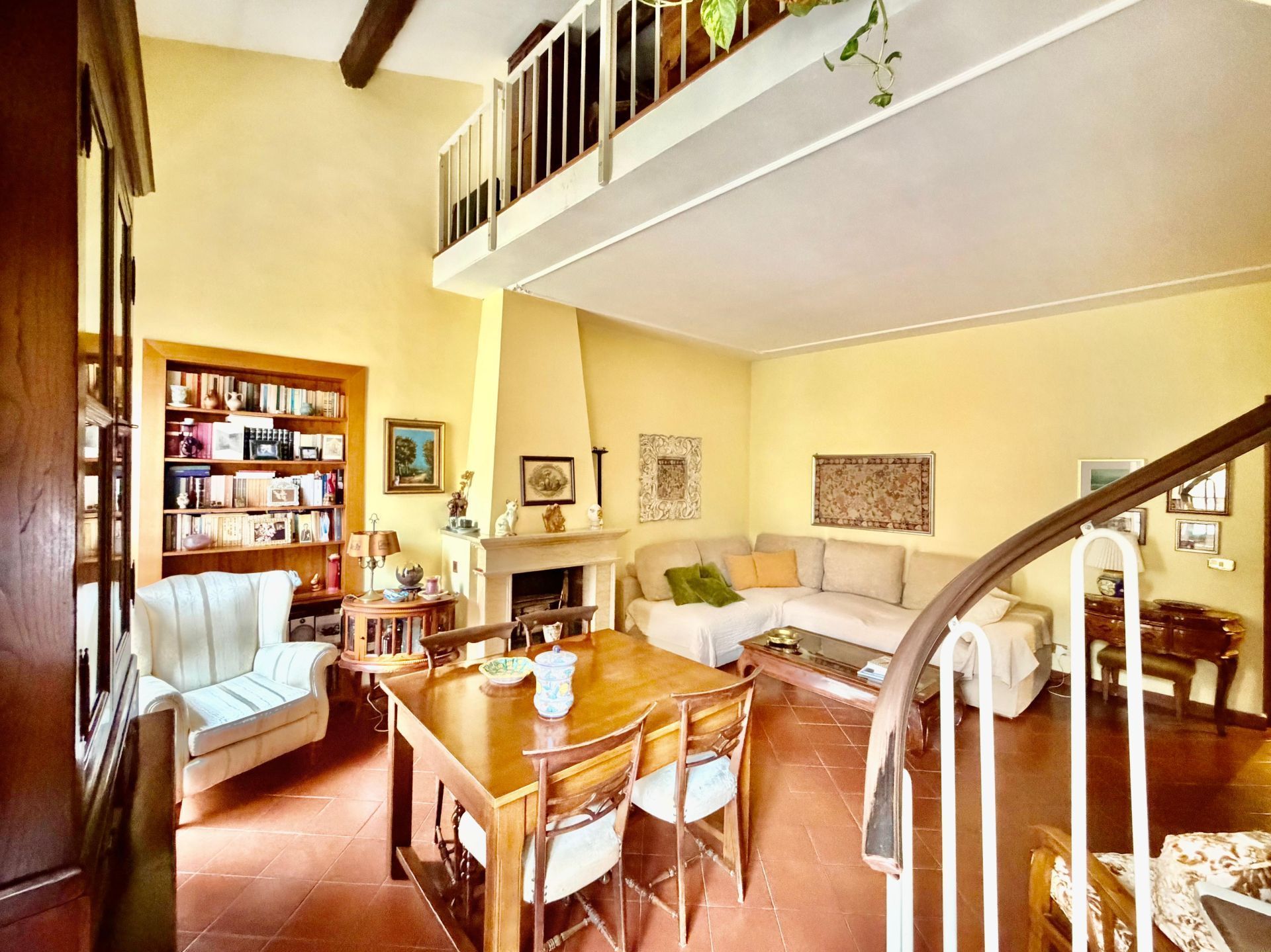 Prestigiosa porzione di villino storico del '700 in ex convento