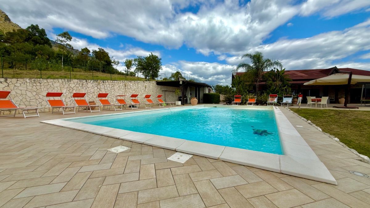 Splendida Villa Singola con Piscina e Giardino a Spigno Saturnia