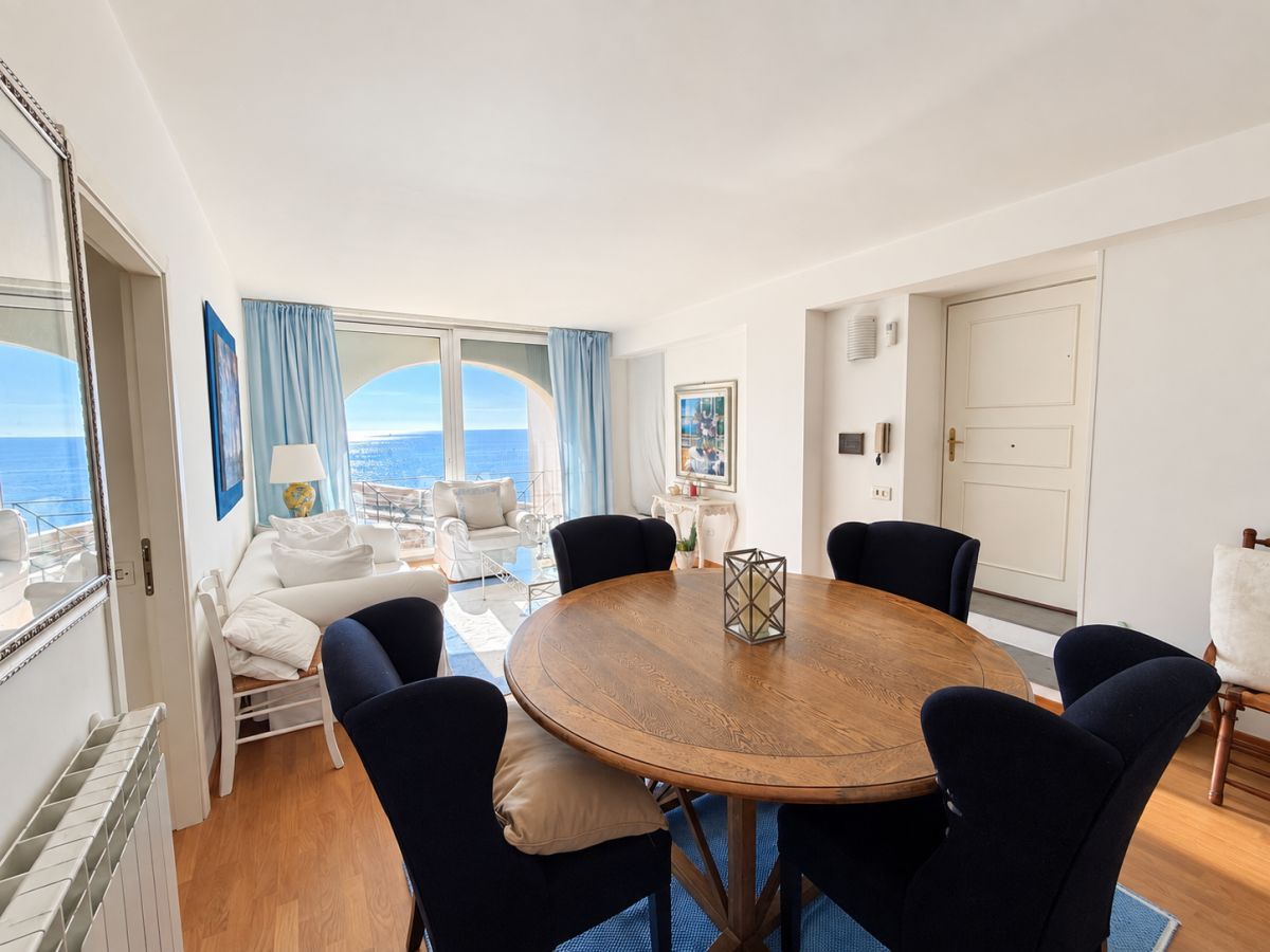 Elegante Appartamento con Vista Mare a Gaeta Medievale