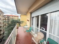 Luminoso Appartamento con Terrazzo e Garage in Zona Giotto